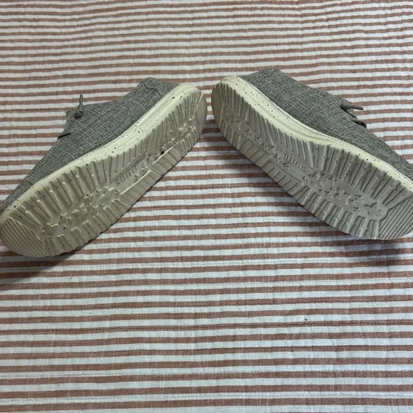 Hey Dude Women’s Textured Gray Loafers - Picture 3 of 4